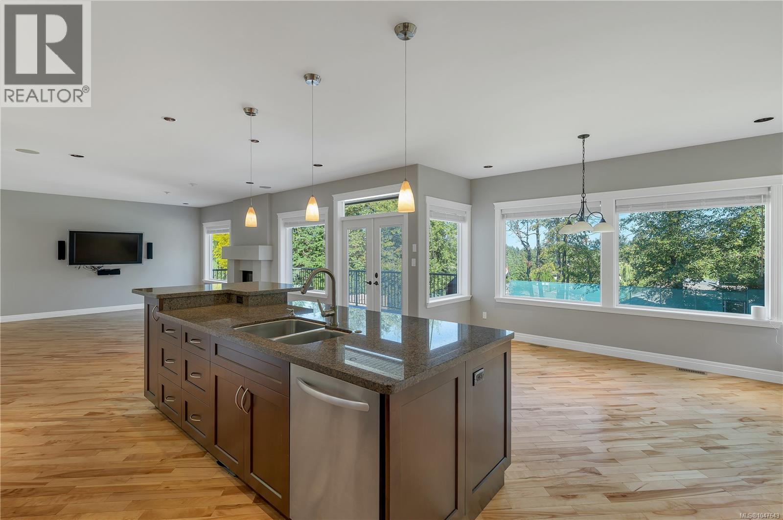830 Pinecrest Rd - Image 9