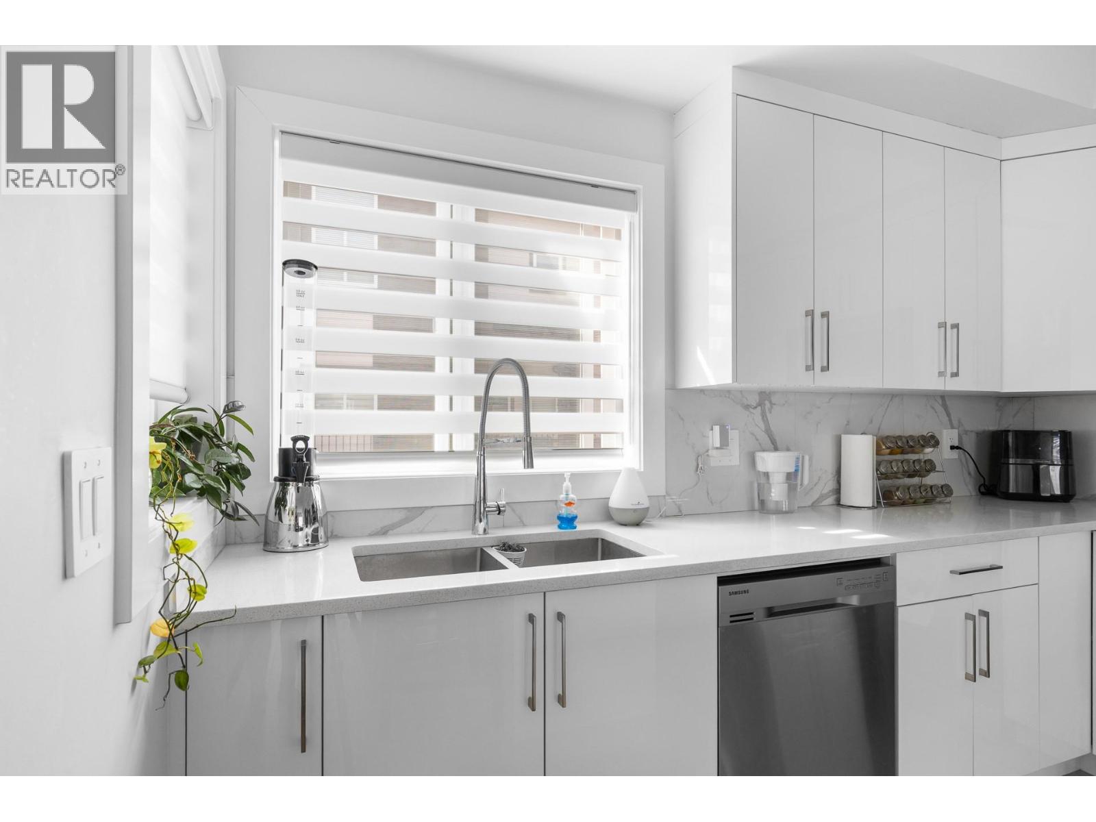 #2 1354 Rutland Road N - 4