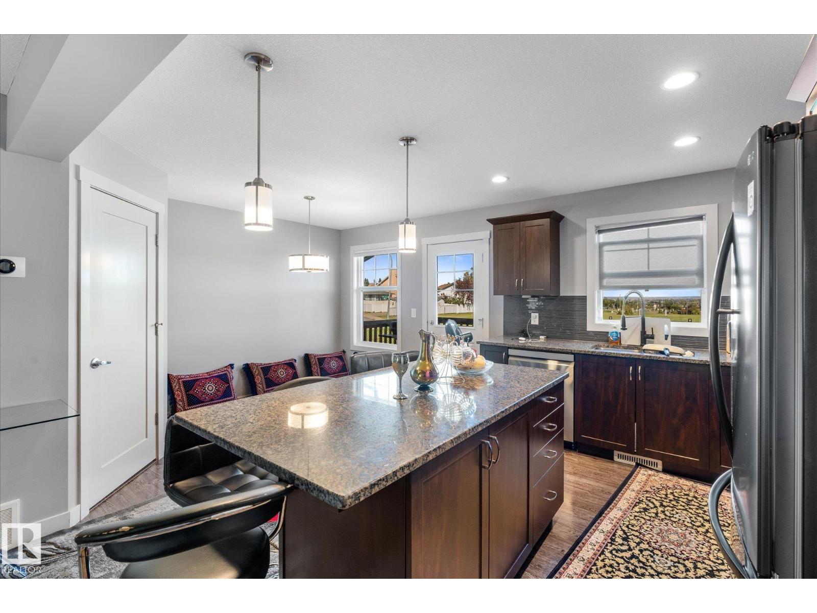 #2 5203 149 AV NW - 8
