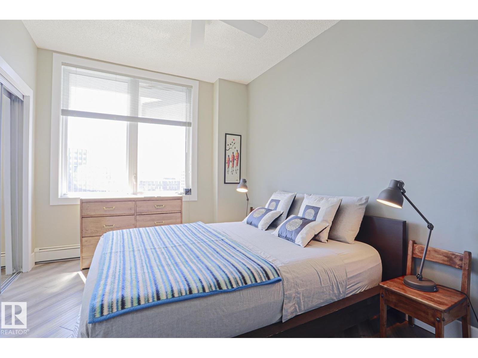 #1004 10504 99 AV NW - 18