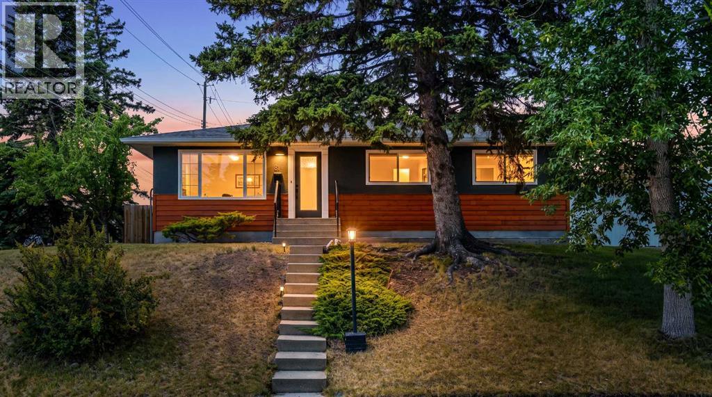 81 White Oak Crescent SW