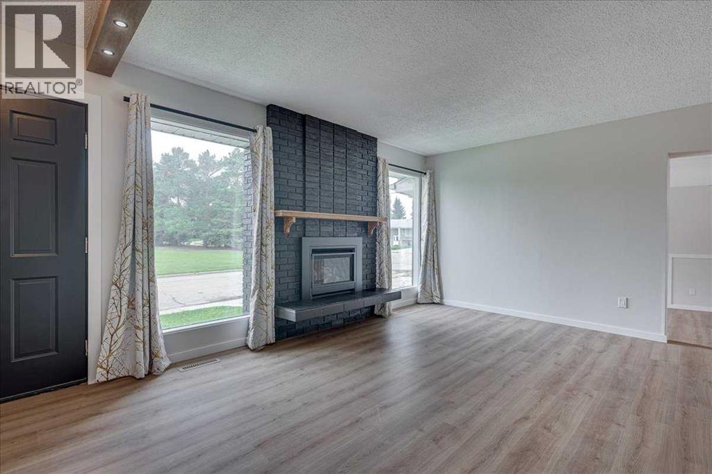Listing photo – 3 Armstrong Close, Red Deer