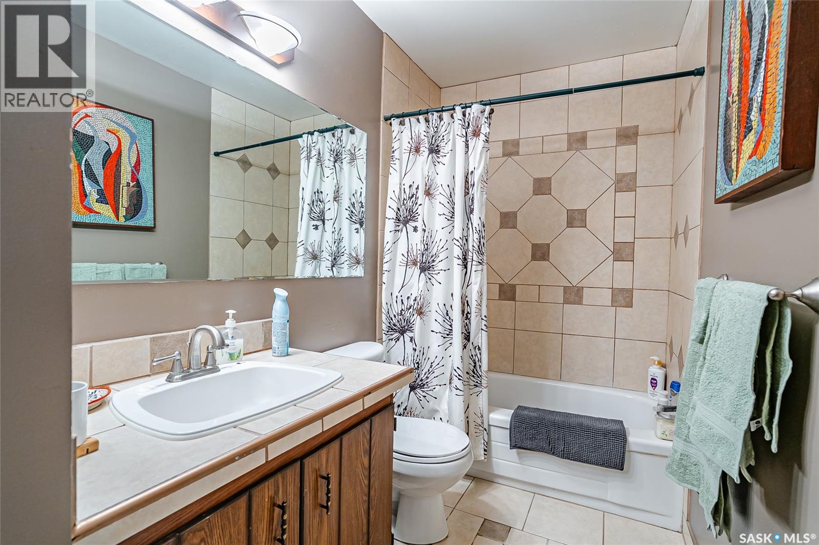 #169 1128 McKercher DRIVE - 32