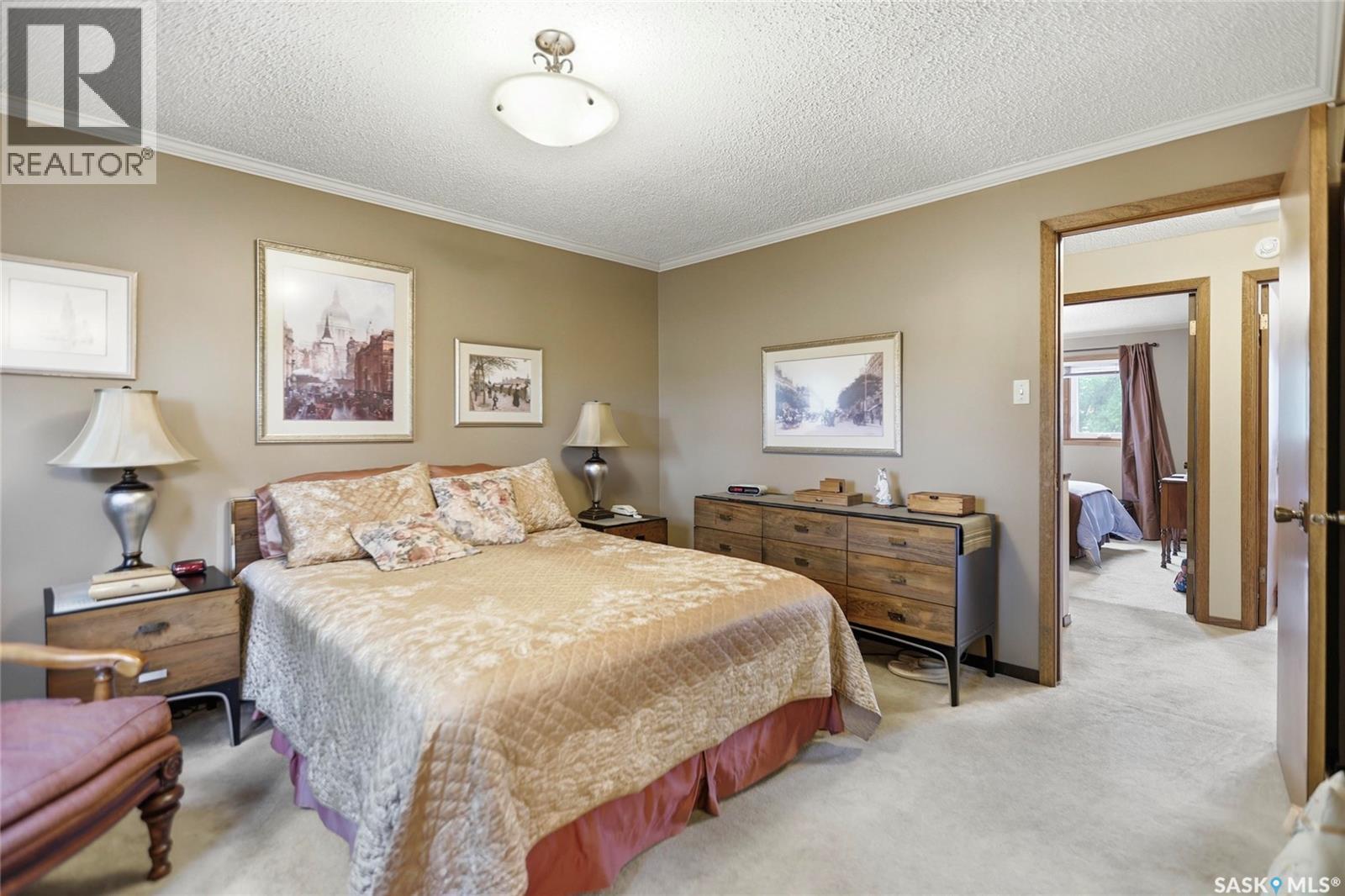 2654 Kliman CRESCENT - Image 32