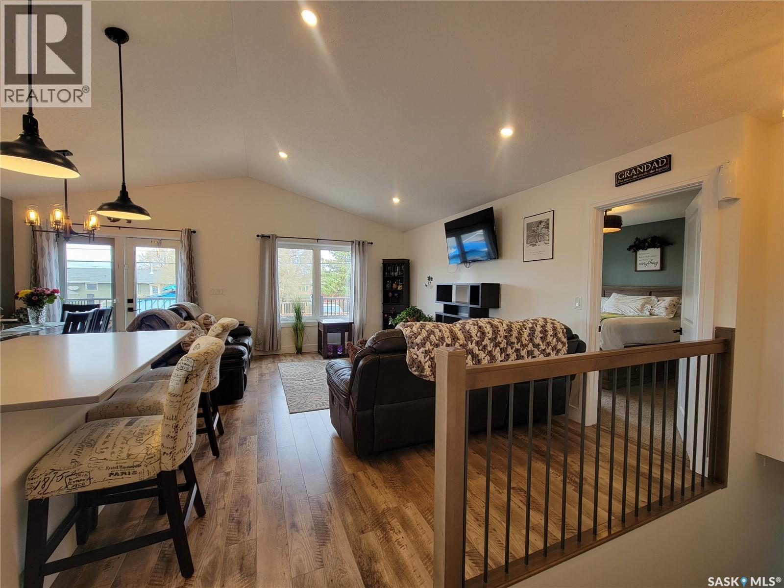 214 1st AVENUE W - Image 11