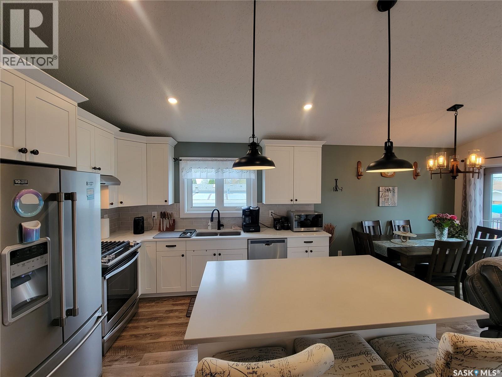 214 1st AVENUE W - Image 9