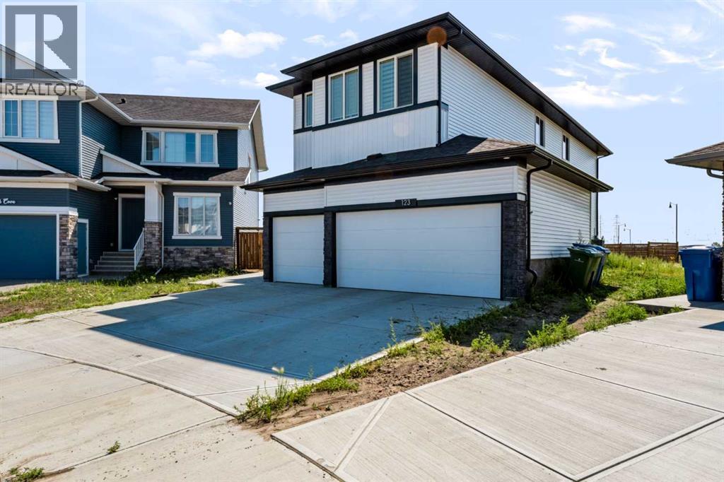 123 Dawson Dock Cove, Dawson's Landing, Chestermere photo 2