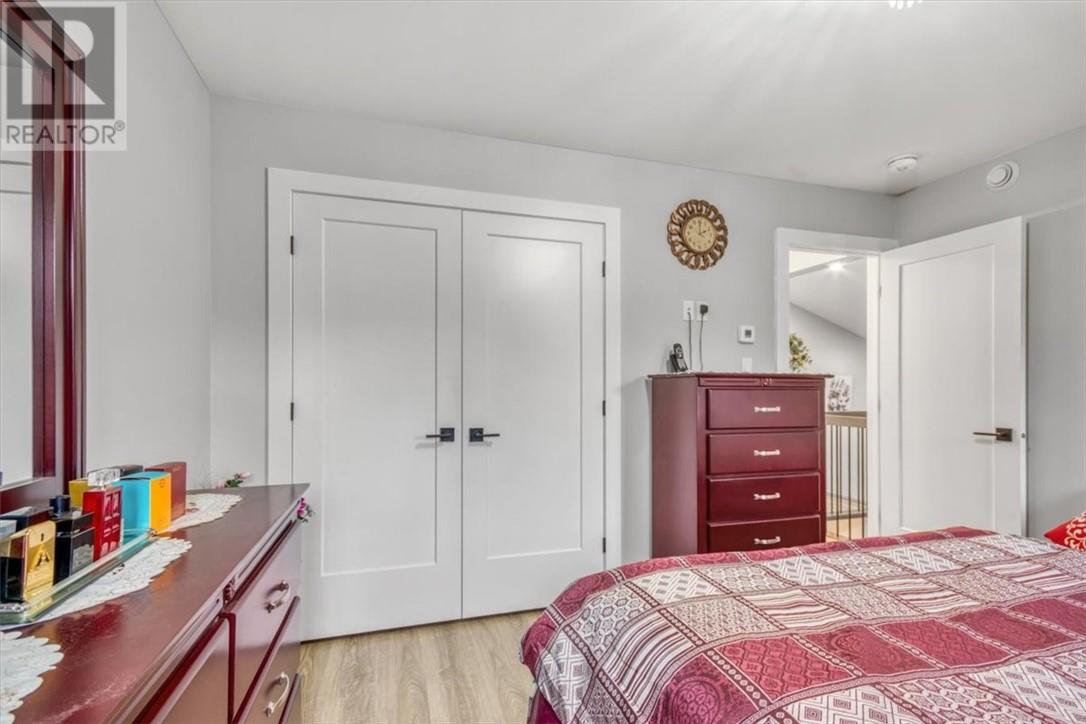 112 Hollybrook Crescent - 25