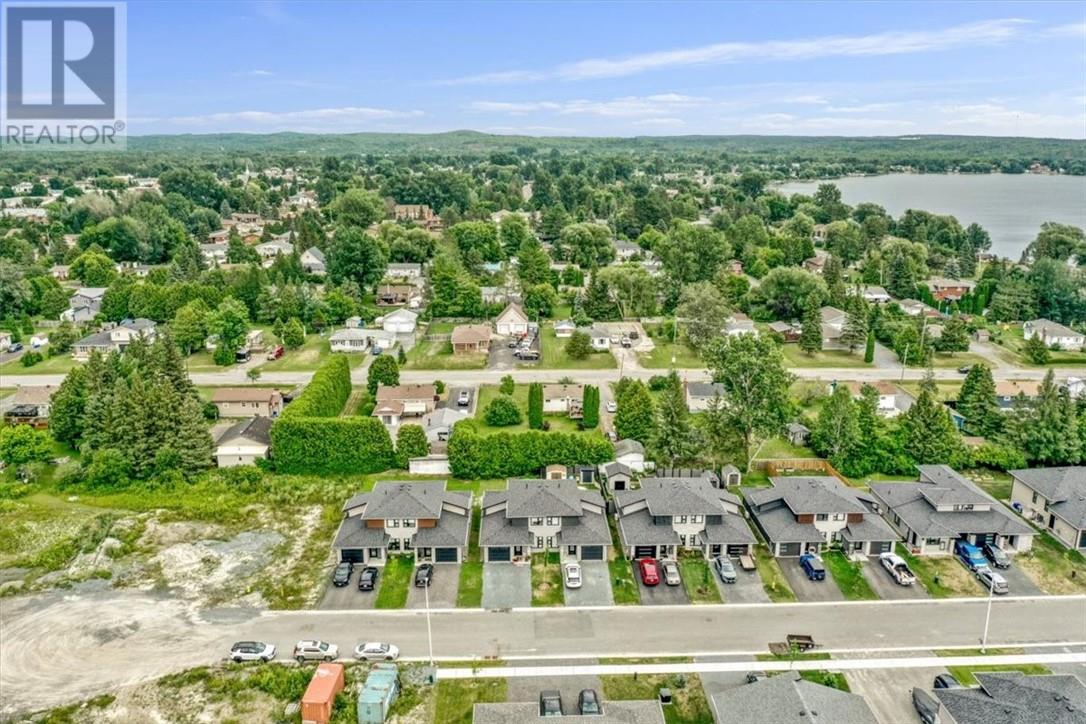 112 Hollybrook Crescent - 34