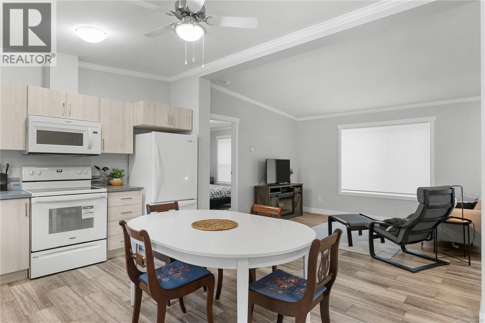 1040 Conville Rd - Image 11