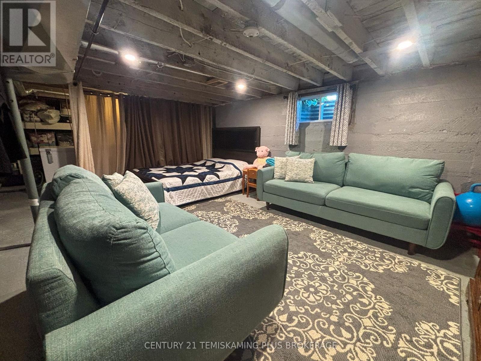 944403 MAYBROOK ROAD - 26