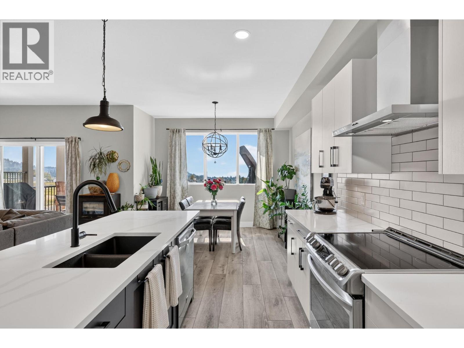 2359 Hawks Boulevard - 16