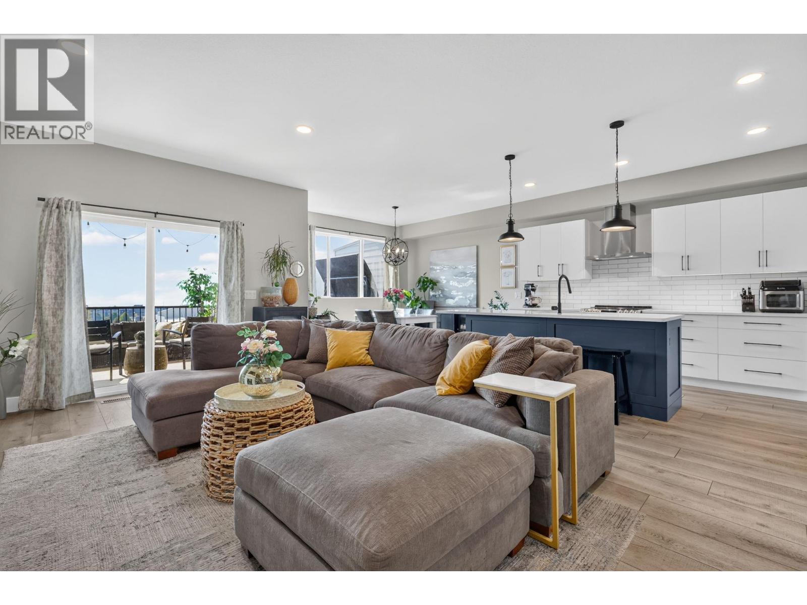 2359 Hawks Boulevard - Image 8