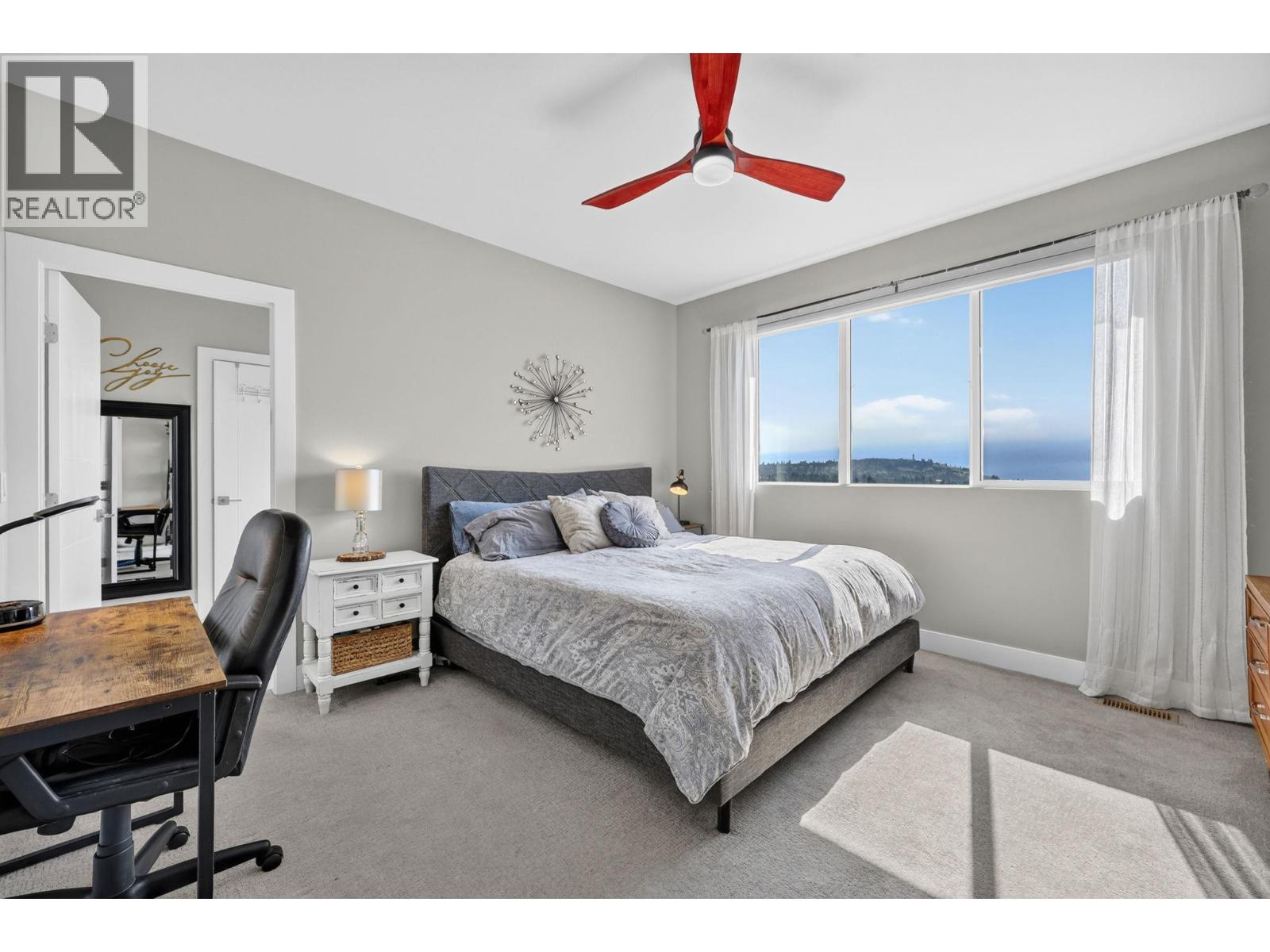 2359 Hawks Boulevard - Image 28
