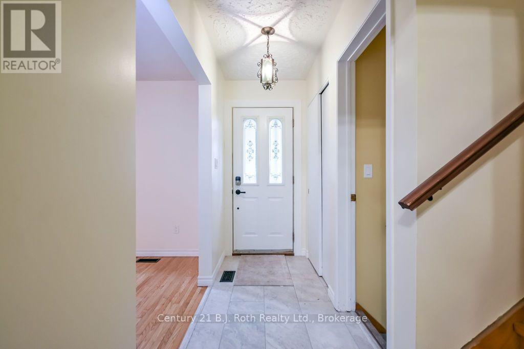 299 BAY STREET - Image 3