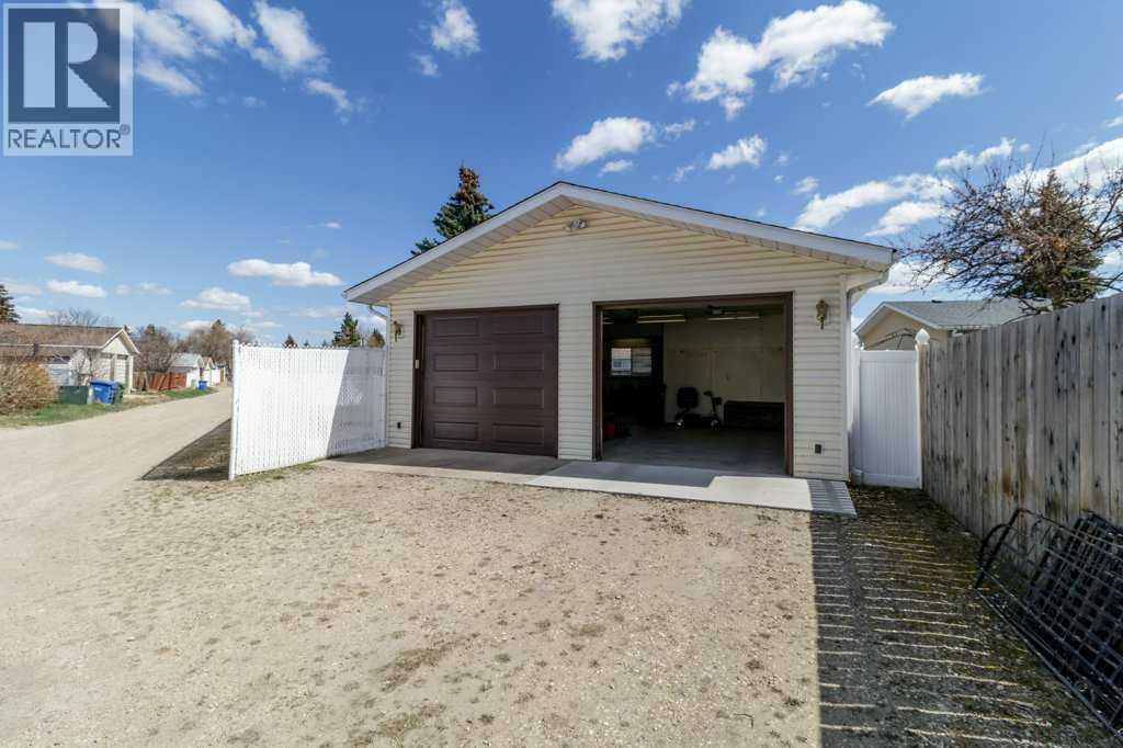Listing photo – 40 Neal Close, Red Deer