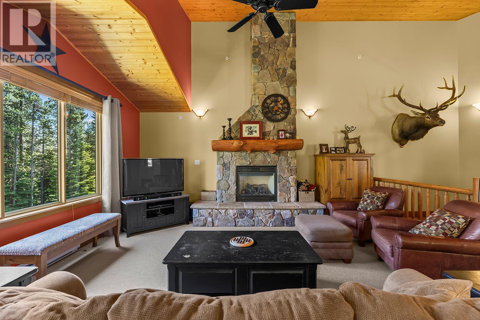 11 5940 Snow Pines Way, Big White