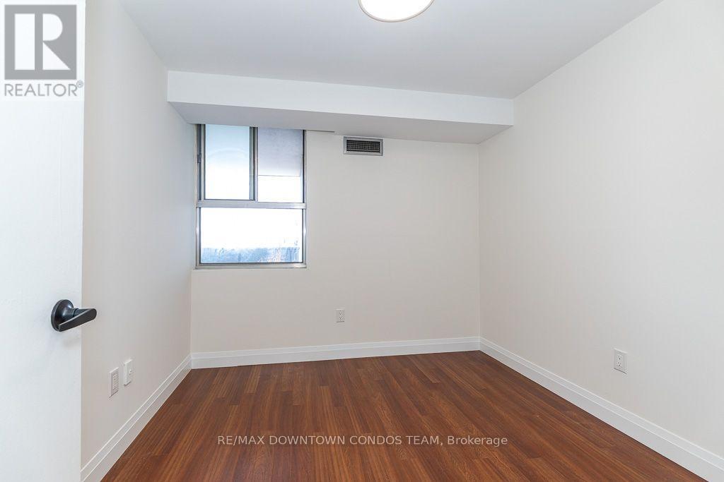 #1004 10 TOBERMORY DRIVE - 28