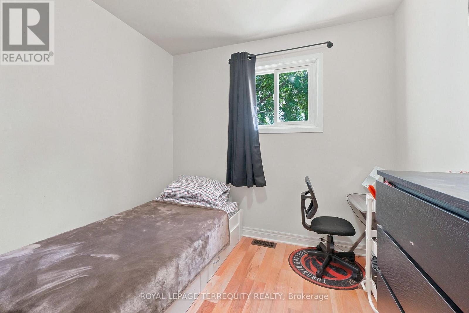 67 ENMOUNT DRIVE - 19