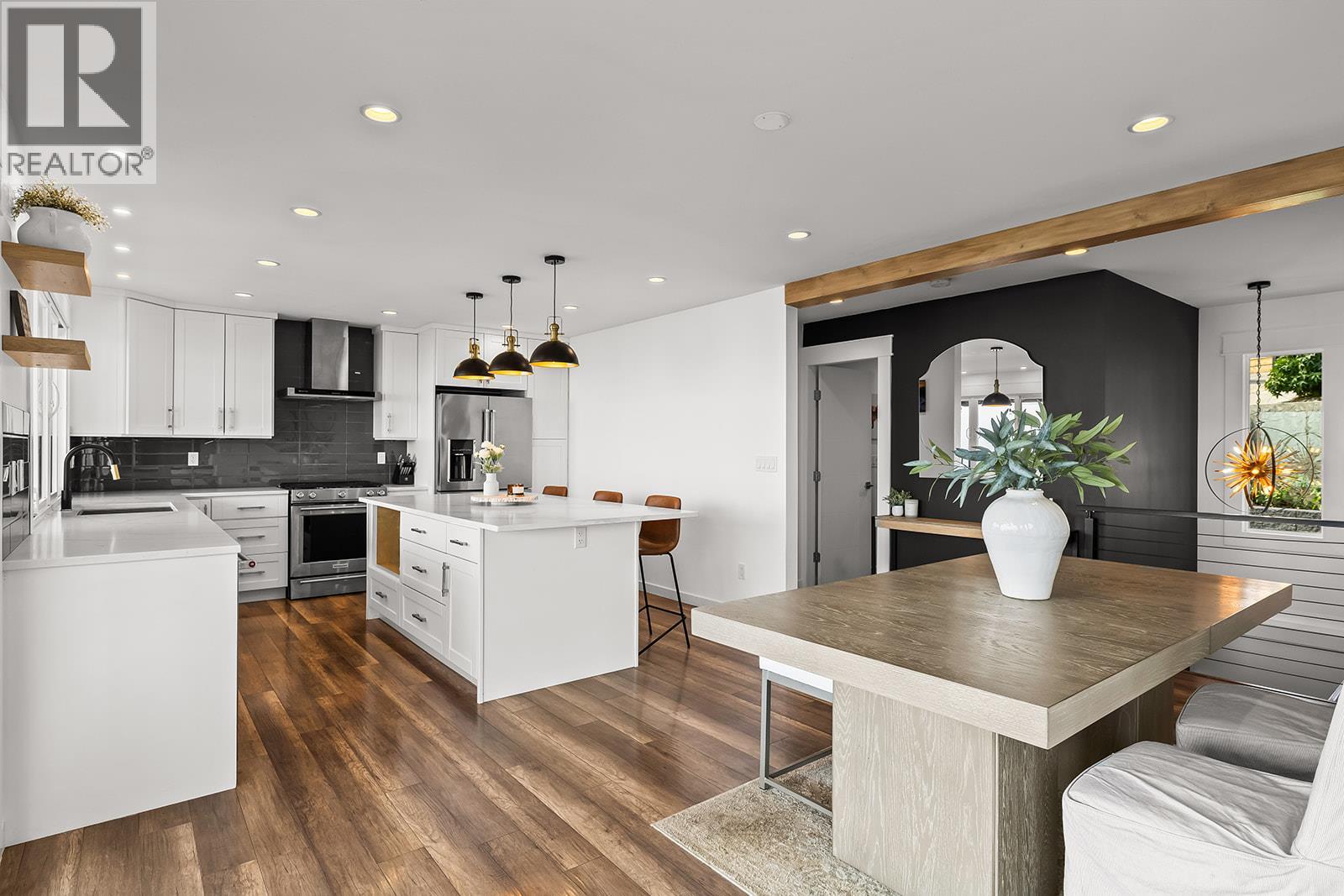 2751 Lakeview Road - Image 12