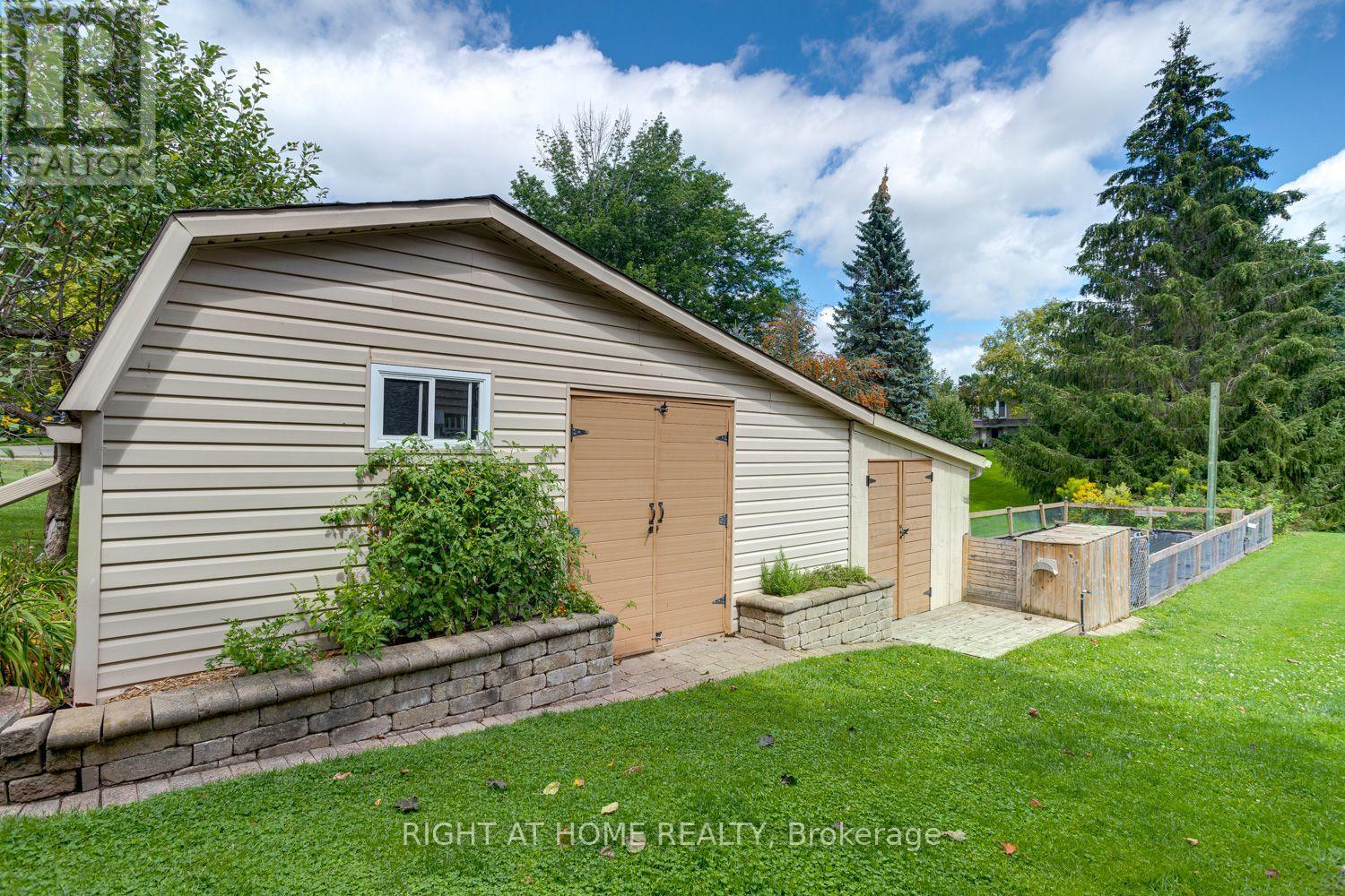 63 ROBINGLADE AVENUE - Image 36