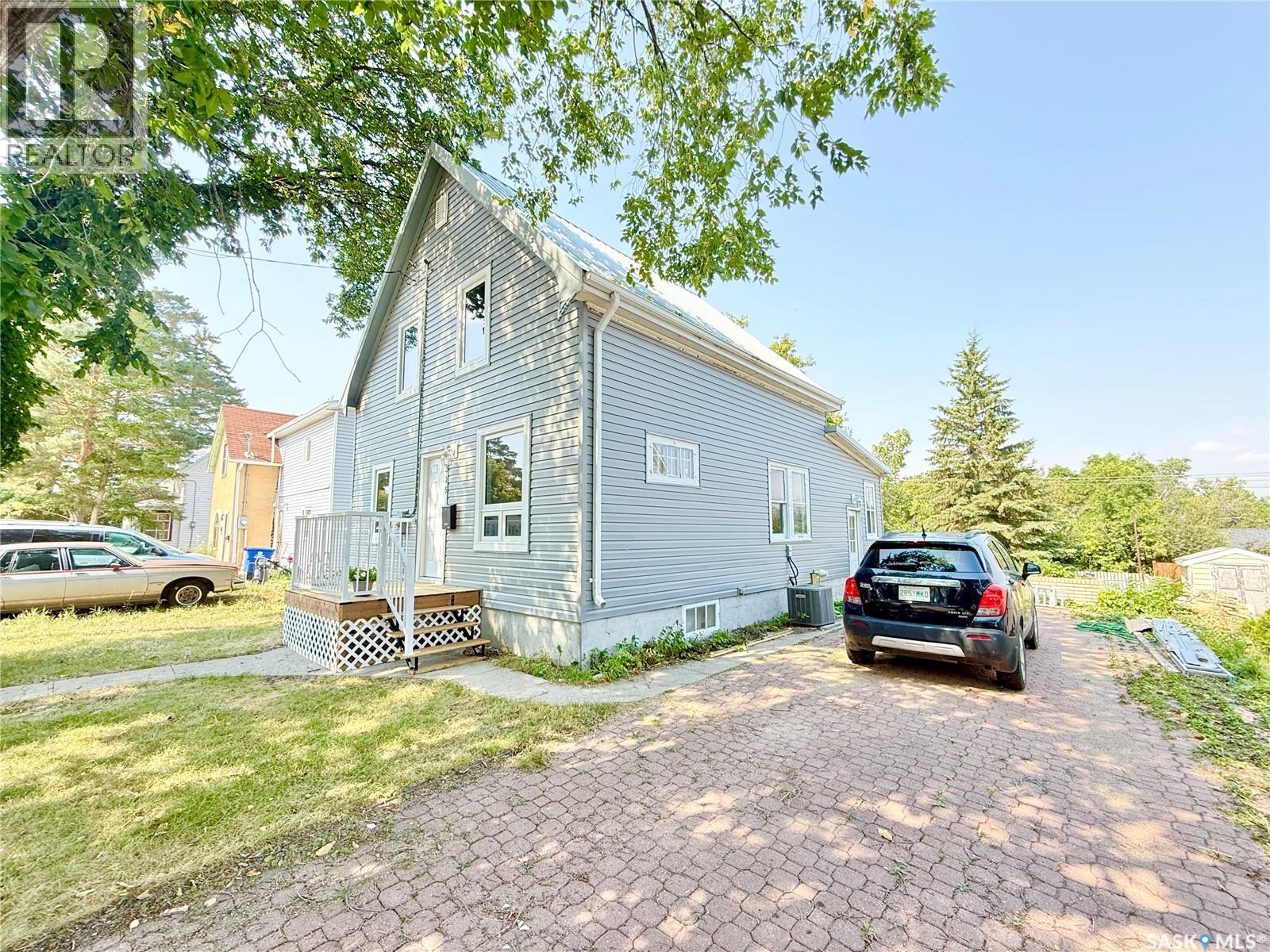 325 3rd AVENUE S - 3