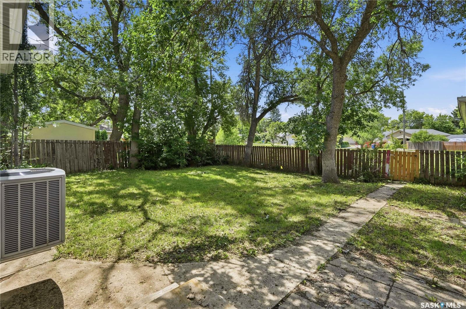 2928 QUEEN STREET - 30