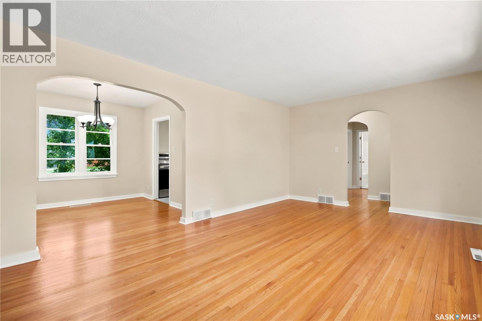 2928 QUEEN STREET - 4