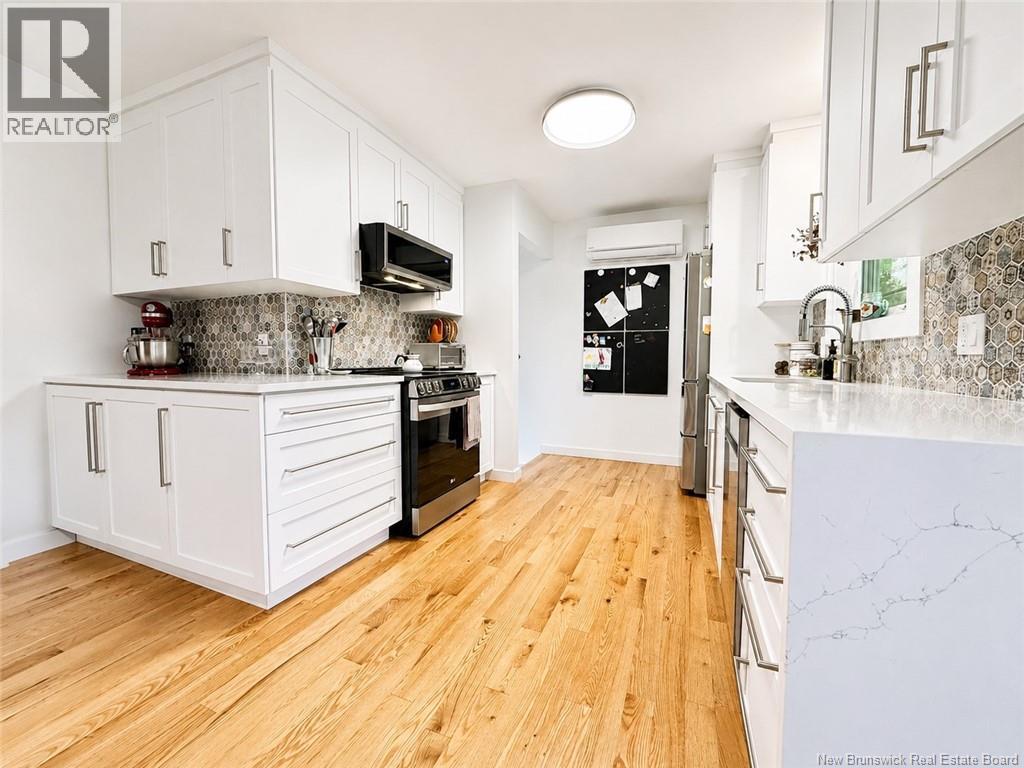 11 Charles - Image 17