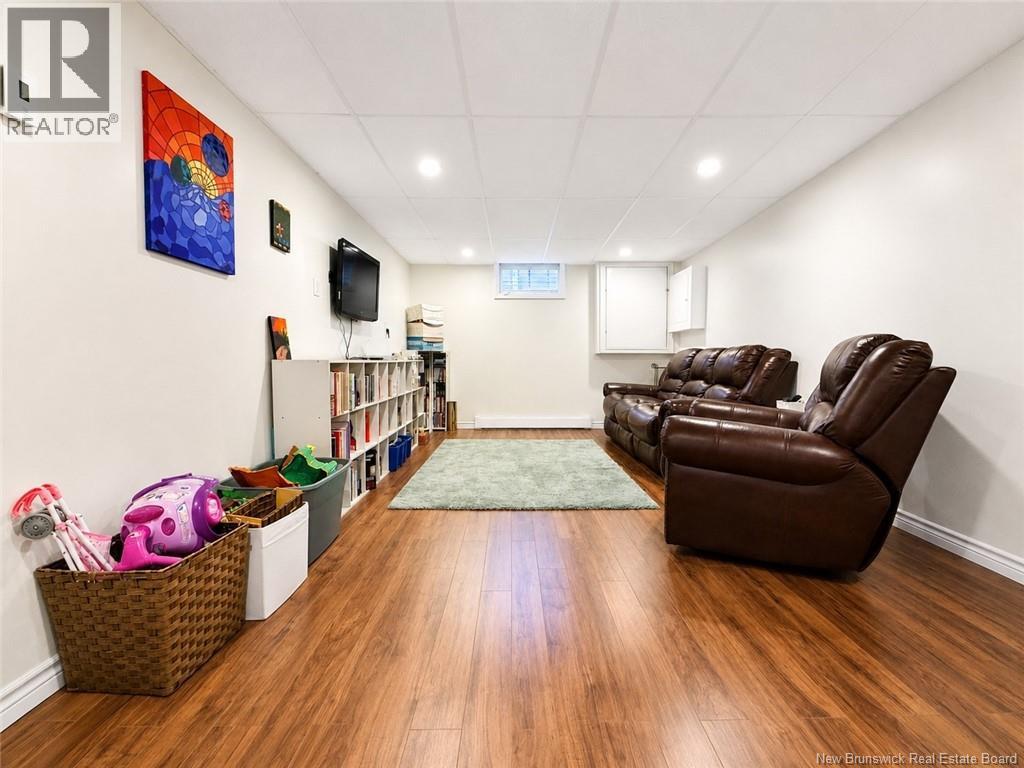 11 Charles - Image 29