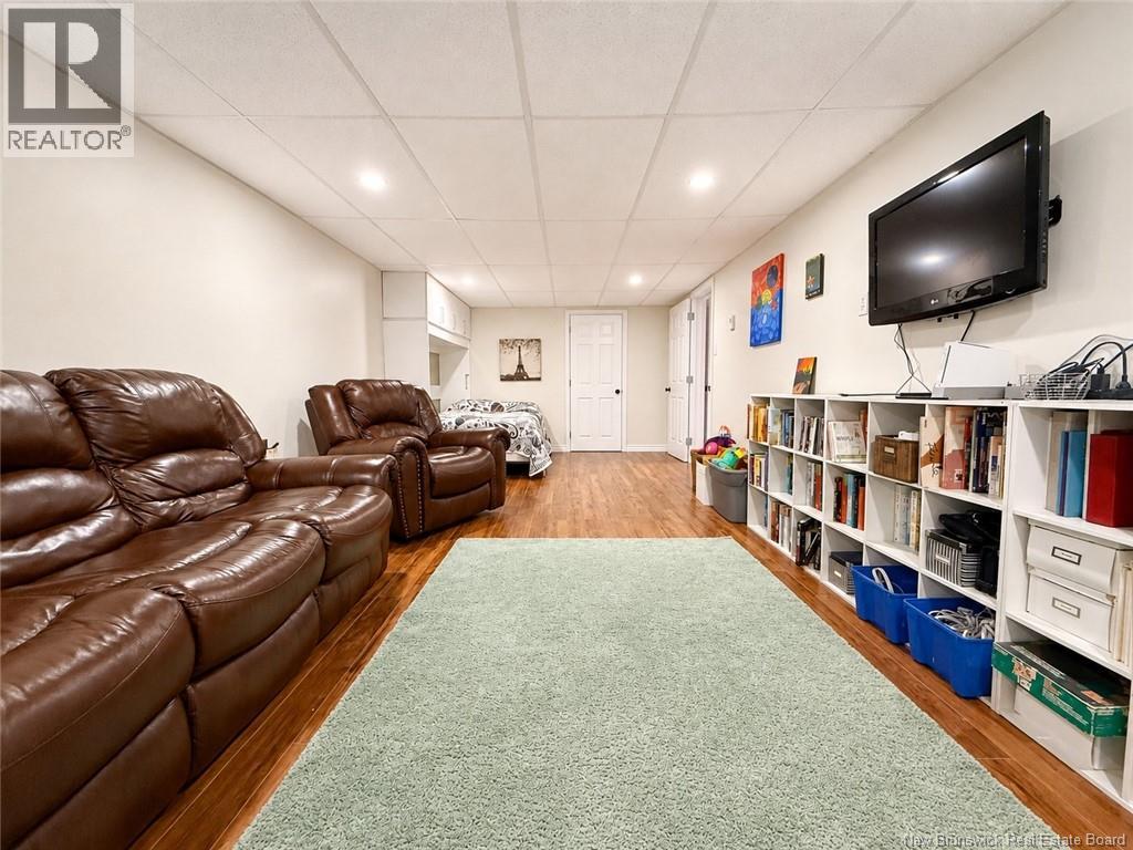11 Charles - Image 30
