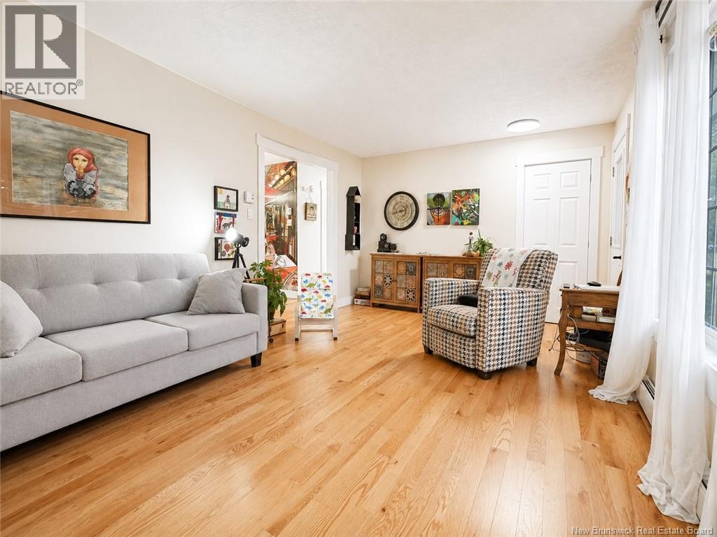 11 Charles - Image 6