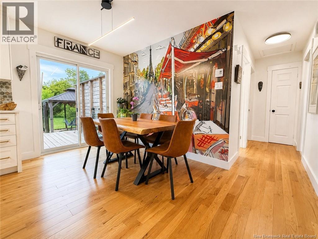 11 Charles - Image 8