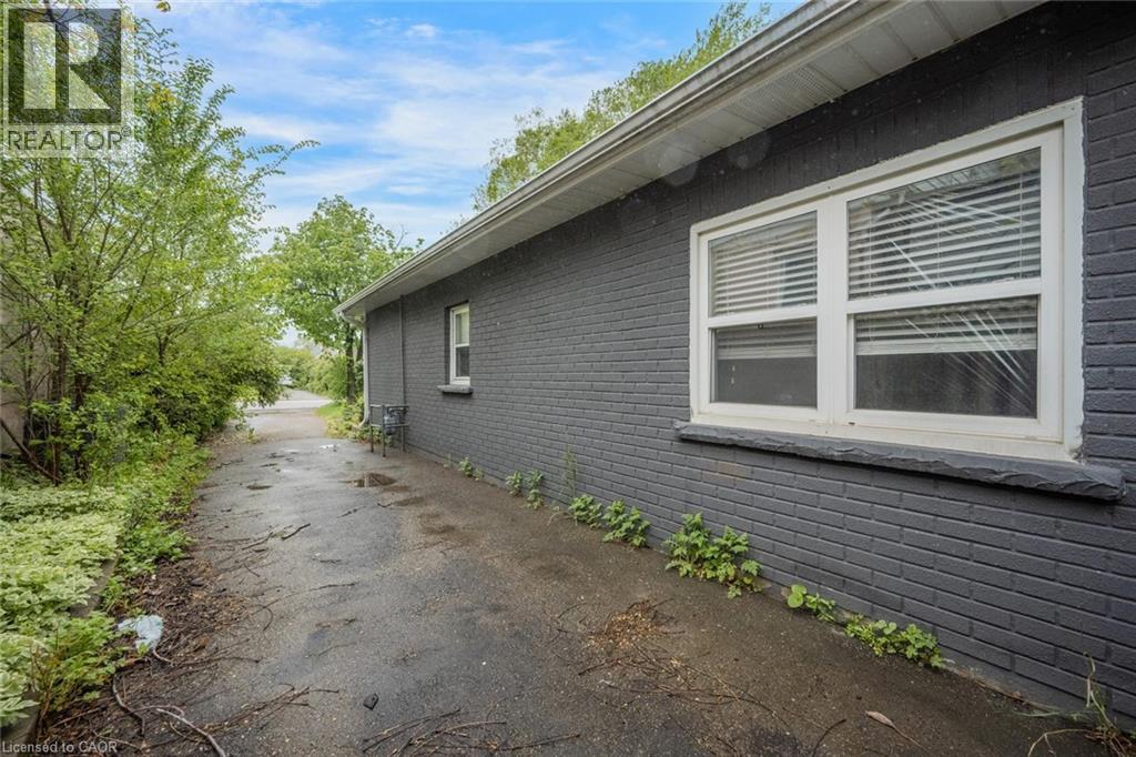 16 WOODWARD Avenue - 34