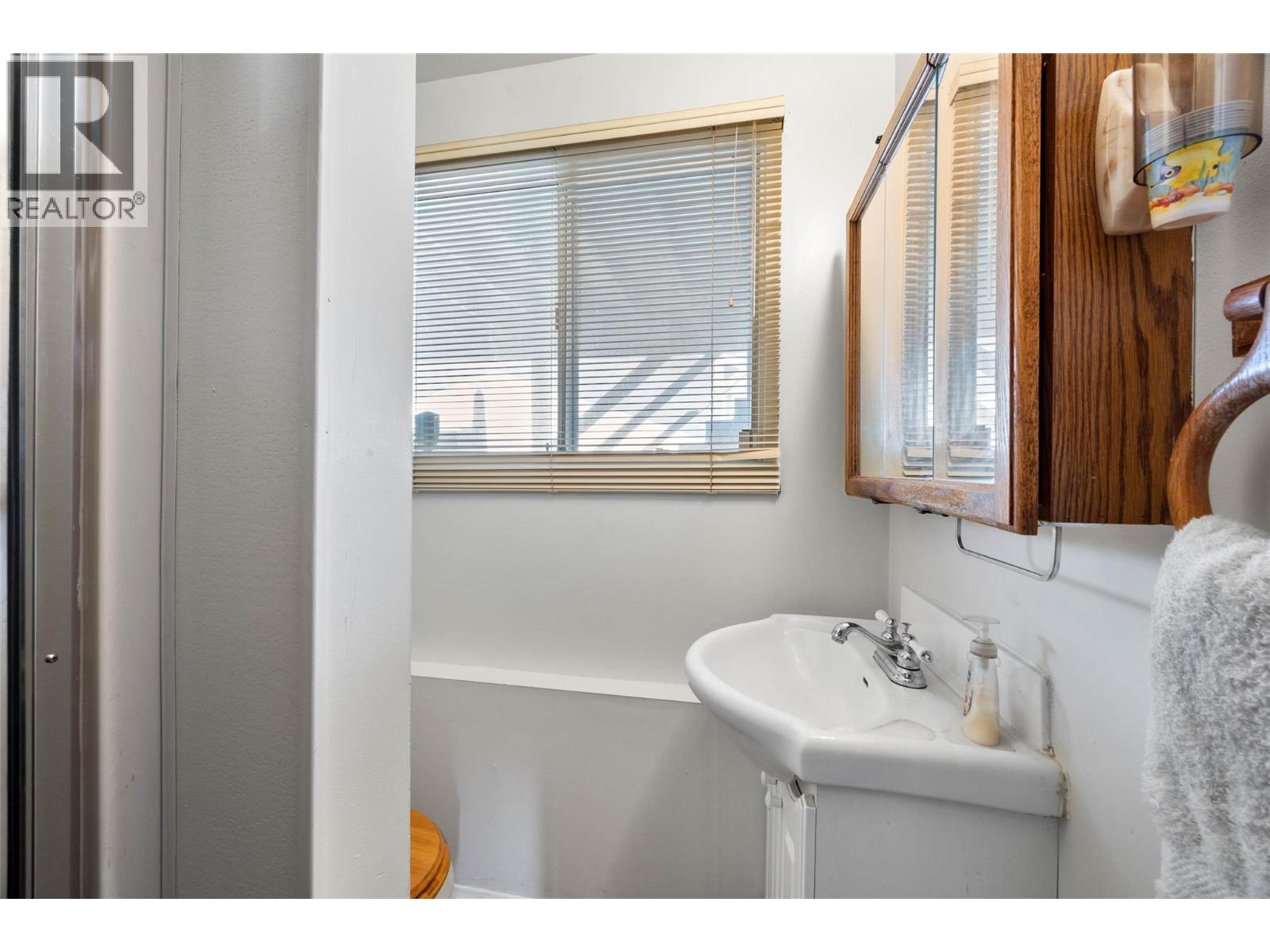 1598 Southview Terrace - Image 25