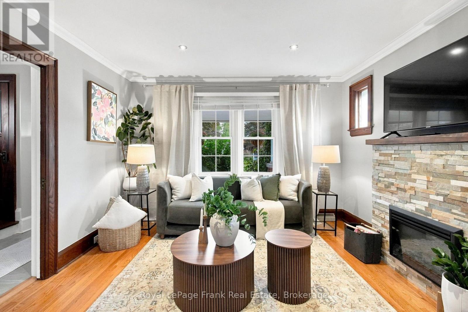 44 MCLAUGHLIN BOULEVARD - Image 13