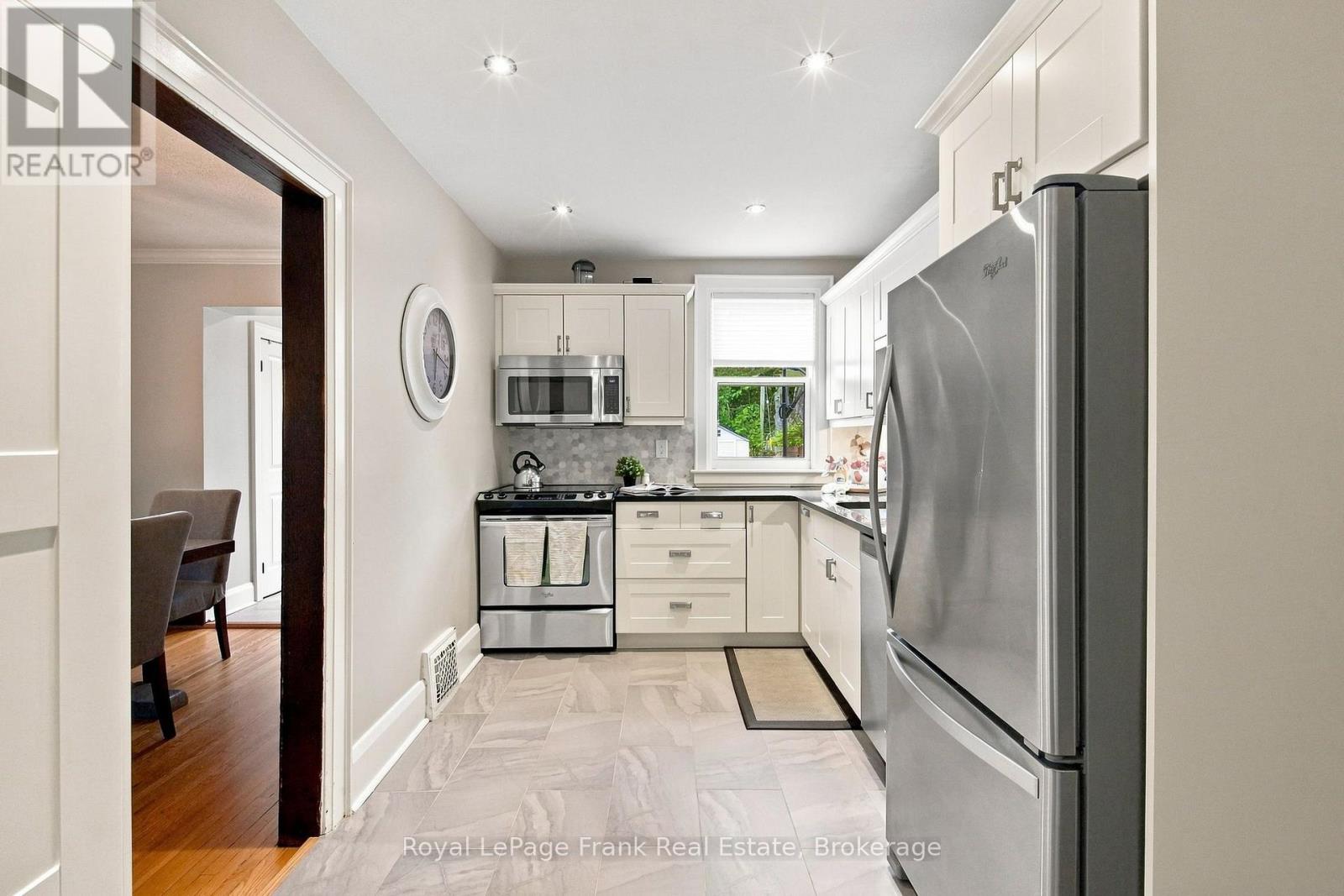 44 MCLAUGHLIN BOULEVARD - Image 8