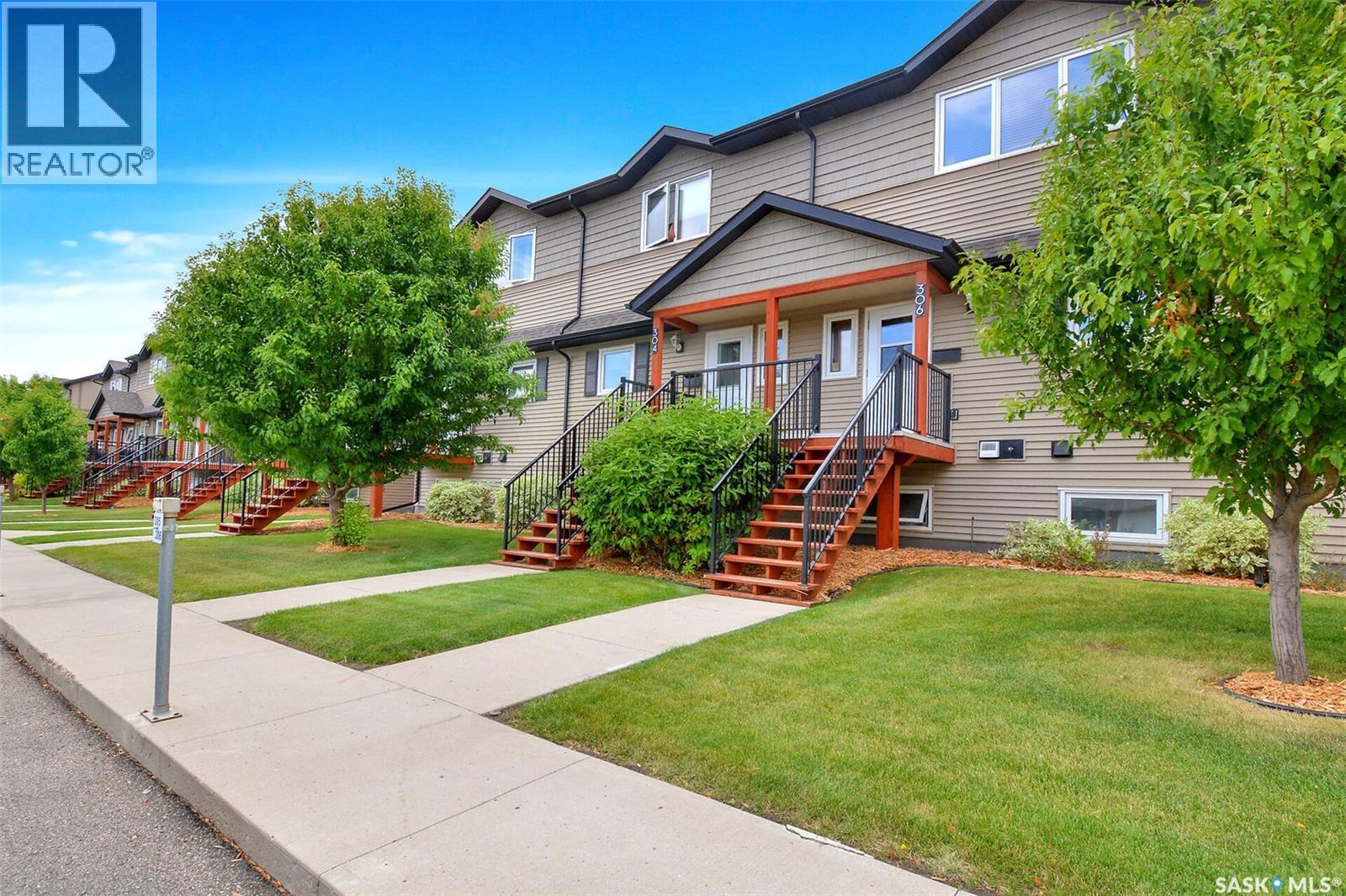 #306 110 Shillington CRESCENT - 2