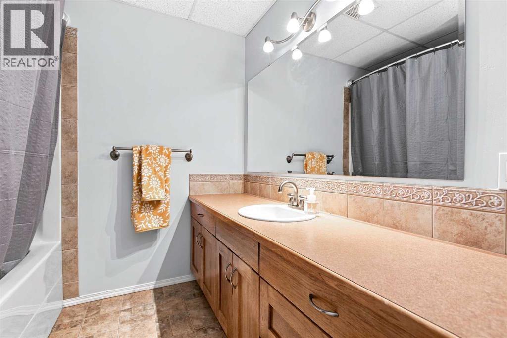 Listing photo – 2 Pheasantback Close, Stettler