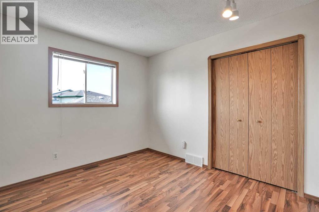 158 Saratoga Close NE - 27