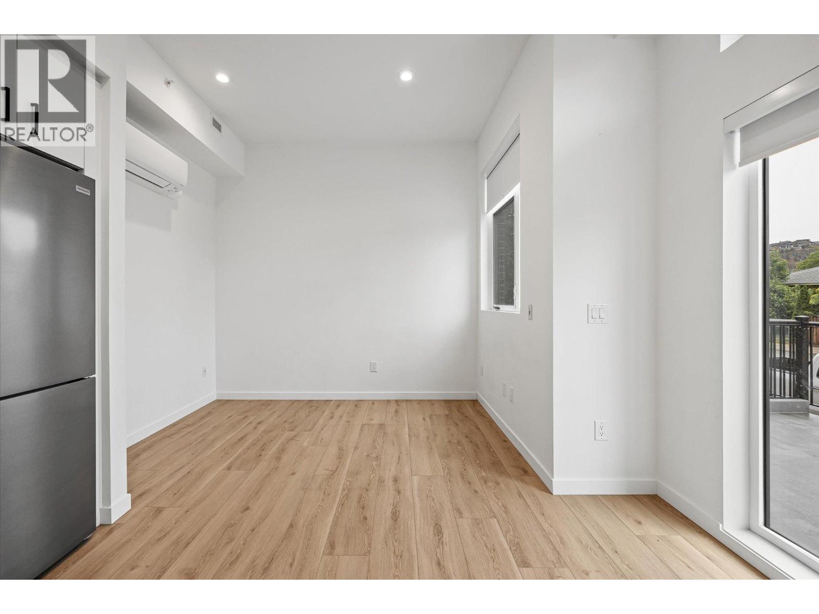 #105B 660 Cawston Avenue - Image 4