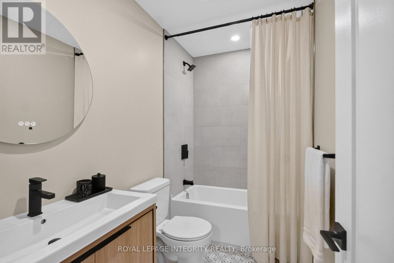 2698 ULSTER CRESCENT - 24