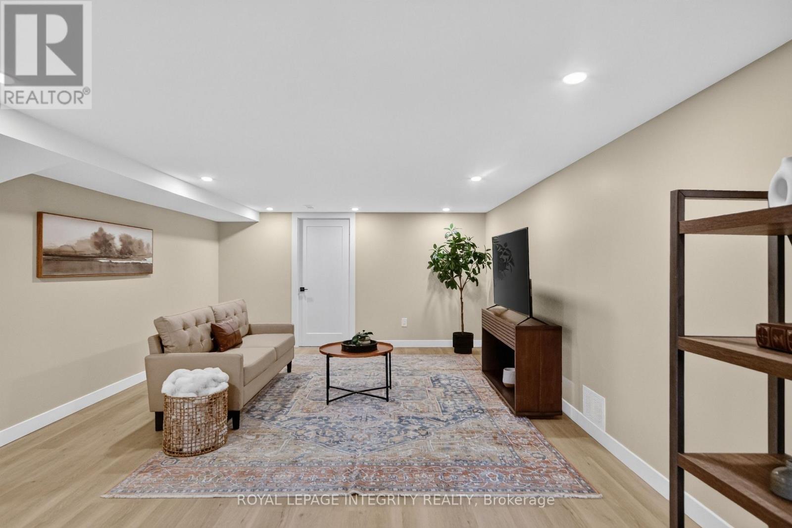 2698 ULSTER CRESCENT - 28