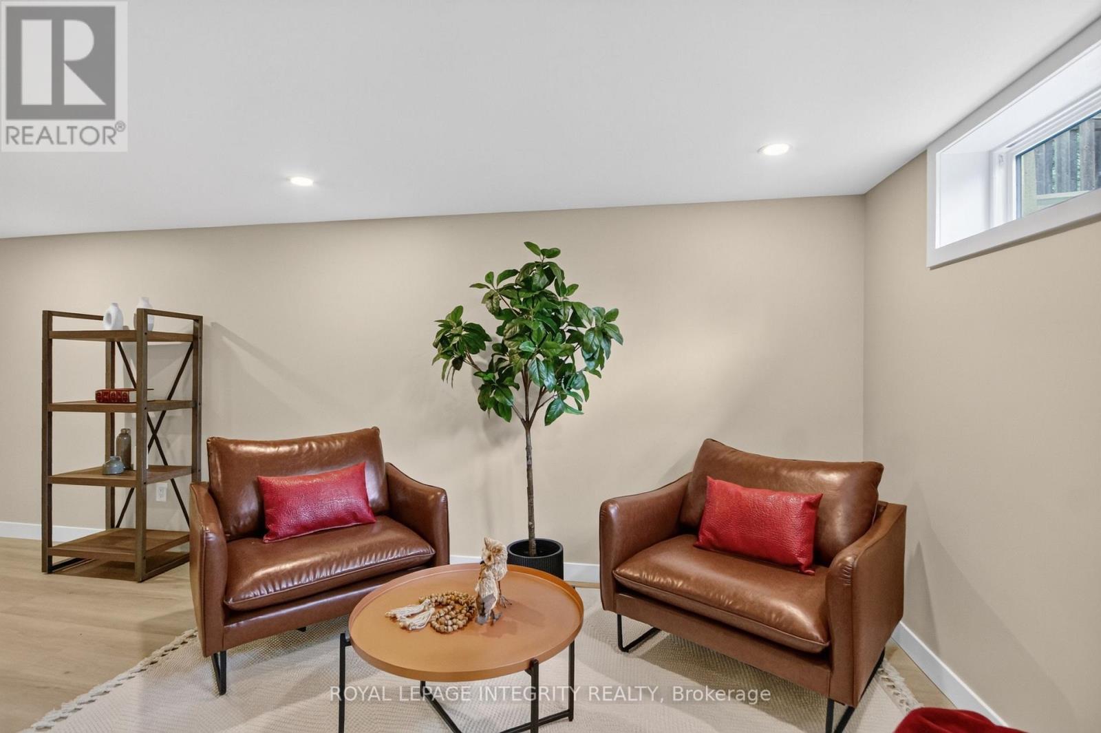 2698 ULSTER CRESCENT - 31