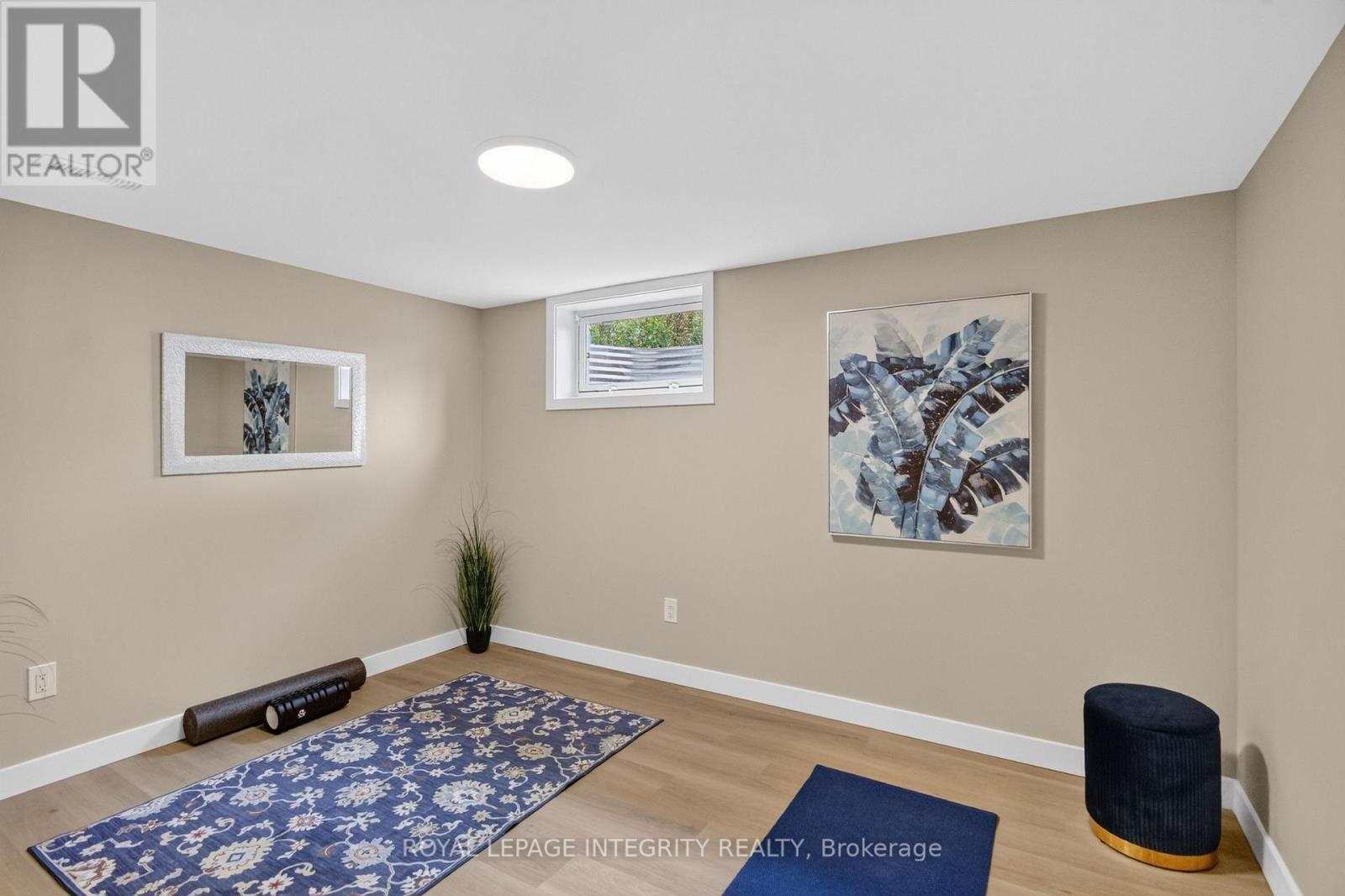 2698 ULSTER CRESCENT - 35