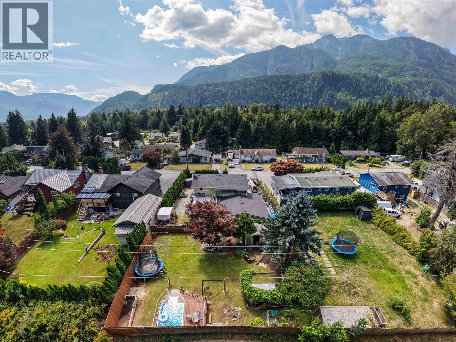 6 Bed, 4 Bath House for Sale in Squamish – 42056 BIRKEN ROAD, Squamish – MLS# R3159070 - Image 2