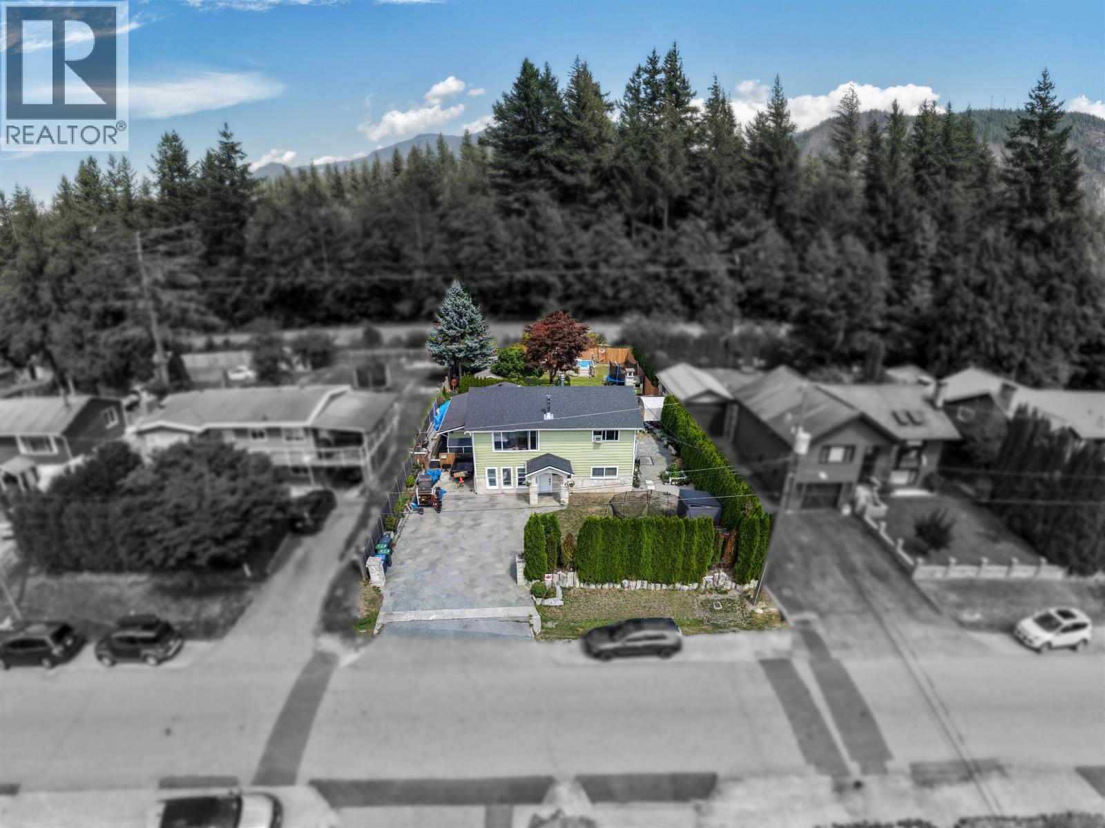 6 Bed, 4 Bath House for Sale in Squamish – 42056 BIRKEN ROAD, Squamish – MLS# R3159070 - Image 16