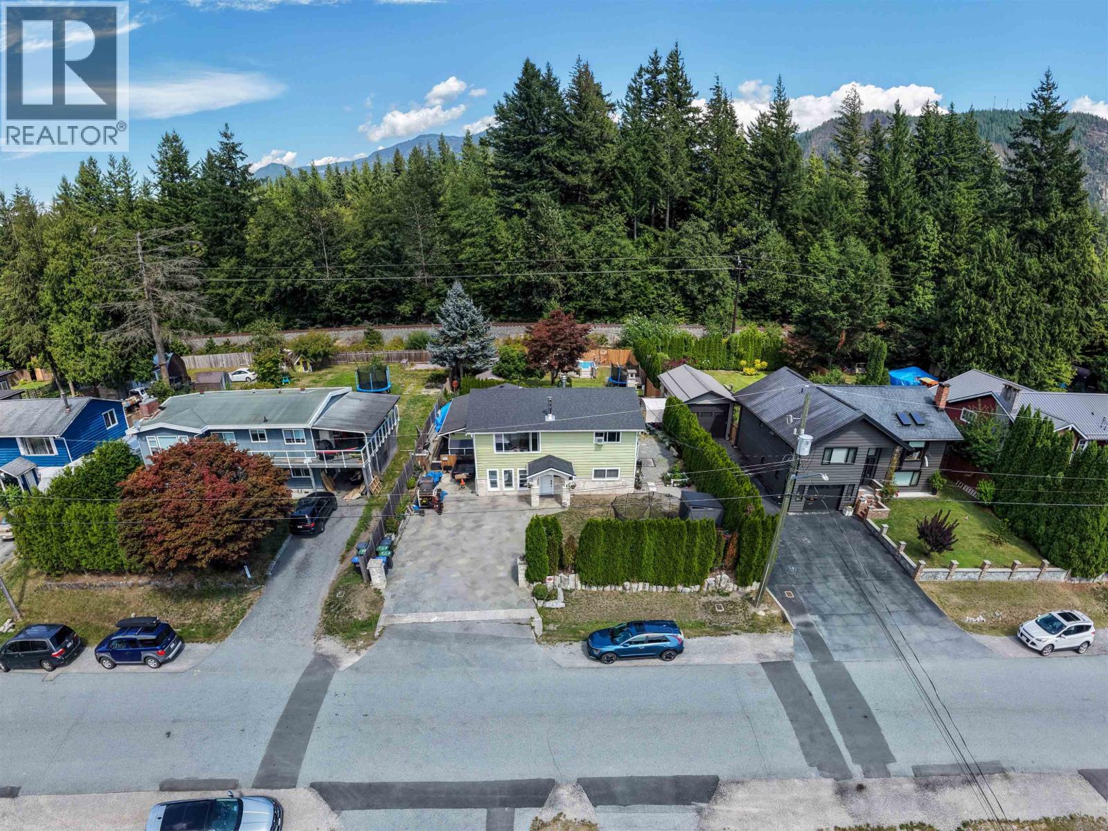 6 Bed, 4 Bath House for Sale in Squamish – 42056 BIRKEN ROAD, Squamish – MLS# R3159070 - Image 18