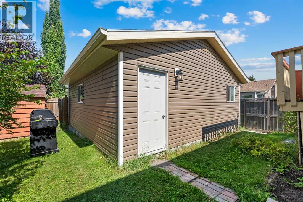 327 Shawbrooke Circle SW - 32