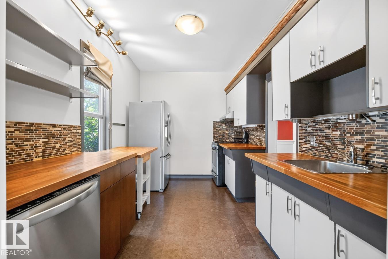 8730 84 AV NW - 12